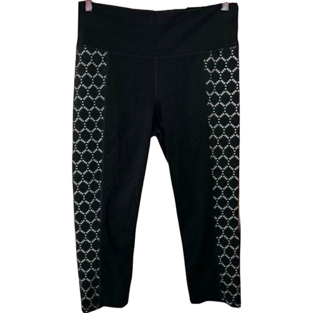 ATHLETA women’s black and white high rise eyelet capri leggings